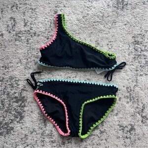 Gossip Girl black One-Shoulder Swim Set with Colorful Trim. Size 10